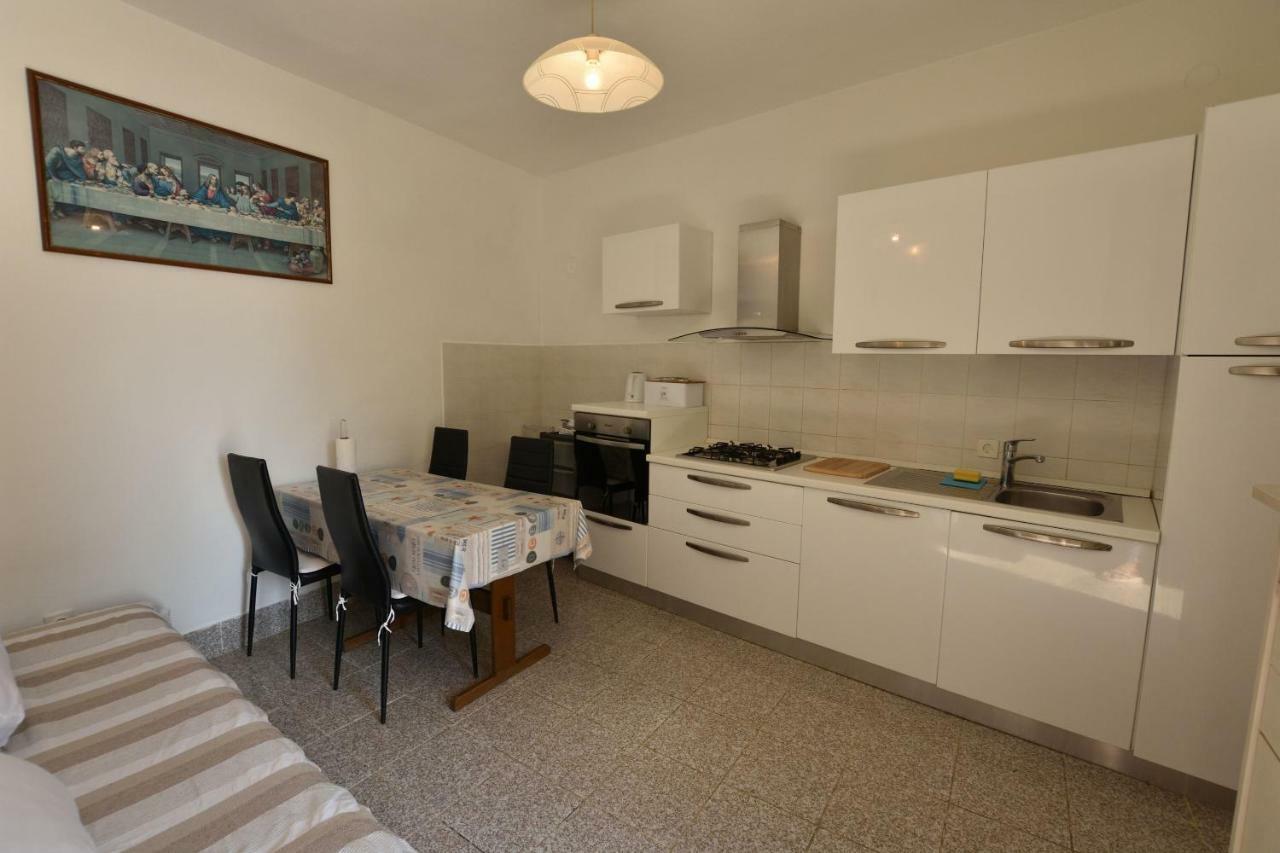 Apartment Milka Primosten Ngoại thất bức ảnh